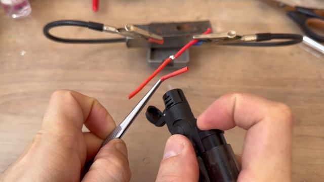 Термоусадка не лезет на провод, а за новой идти лень. Хитрость, которую мало кто знает