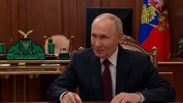 Владимир Путин отметил эффективность Федерации независимых профсоюзов России.