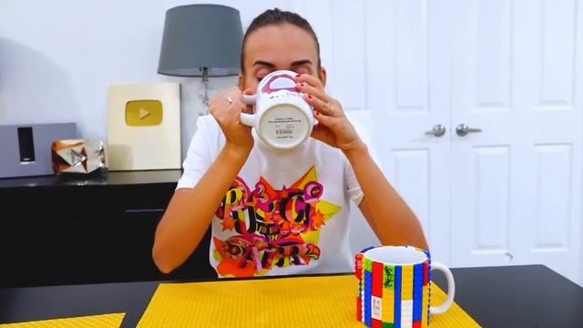 Ники и Влад играют с игрушечным эвакуатором!