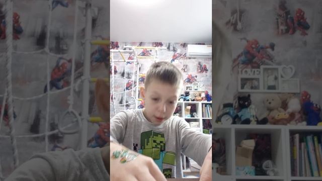 Герман собирает Lego