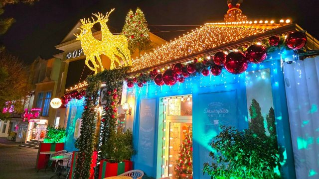 Вечерний Геленджик зажигает огни