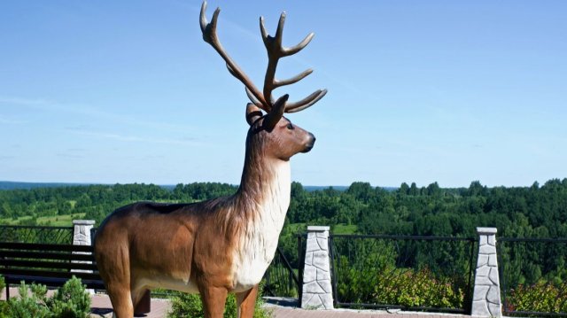 Скульптурная композиция Олень на «Лесной поляне» Кемерово