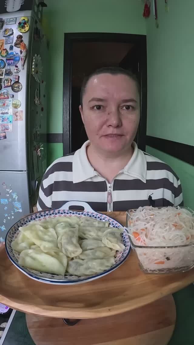 Вареники домашние, салат фунчоза. Мукбанг. Домашняя еда