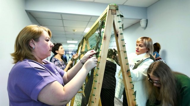 Ещё одна организация Ханты-Мансийска получила станок для плетения масксетей