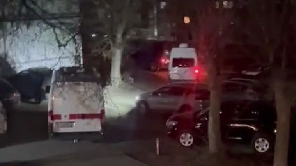 Несколько часов держал в заложниках знакомую и, по словам очевидцев, угрожал взорвать гранату