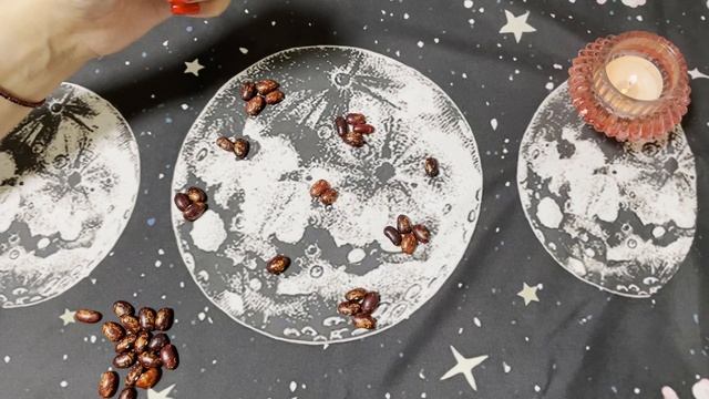 Его отношение к Вам сейчас. Гадание на рунах. Кумалак ашу