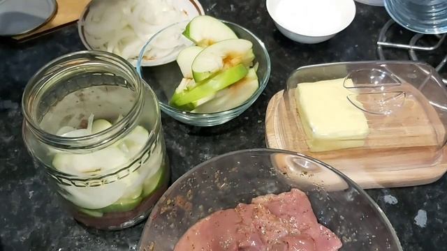 КРУТЕЙШАЯ  КУРИНАЯ ПЕЧЕНЬ С ЯБЛОКОМ В БАНКЕ!