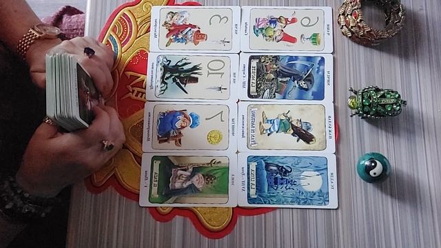 Что делает человек в дслеке от вас?