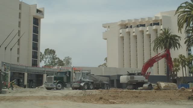 🍿 Экскаватор. Познавательное видео про машины для детей