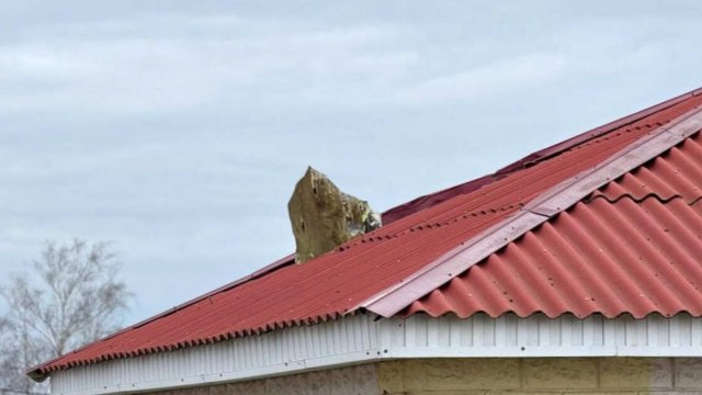 Кровля частного дома повреждена при атаке БПЛА на Воронеж