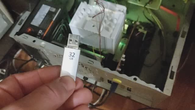 Как подключить флешку к компьютеру