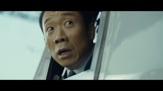 Спасение от толпы зомби на станции - Поезд в Пусан (2016) - Момент из фильма