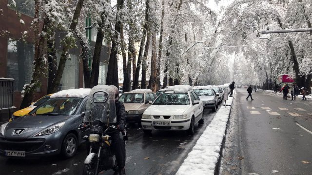 Сильные снегопады прошли в Иране