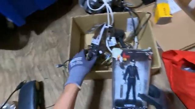 ДЕНЬГИ ИЗ МУСОРА  - Аукцион контейнеров в США - купили склад за 700 - нашли на 7000 [get.gt]