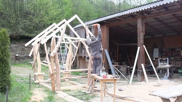 Без Посторонней Помощи: Мужчина Сам Построил Дом!