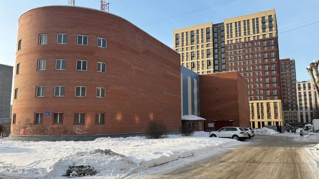 Продам гараж на Вертковской-охраняемая территория!