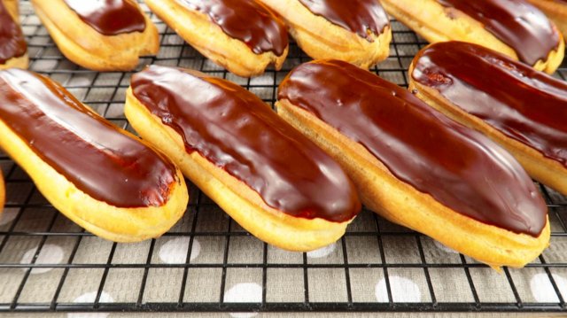 Идеальные эклеры! Получаются у всех! Просто и очень вкусно! Подробный рецепт.