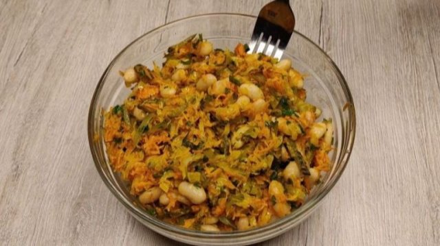 Салат с фасолью. Бюджетный, простой и очень вкусный 🥗