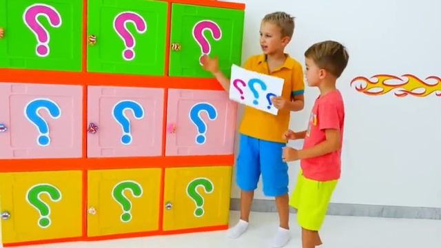 Ребята играют с машинками! Видео для детей!