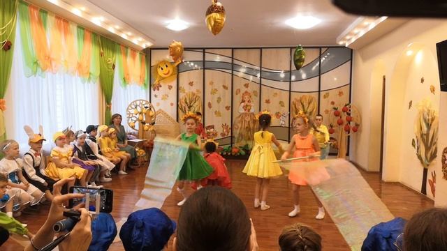 подг гр танец Осенние дорожки