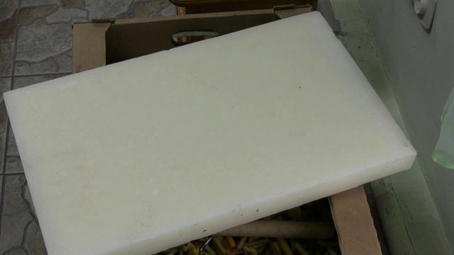 Изготовление окопных свечей волонтёрами Ивнянского округа