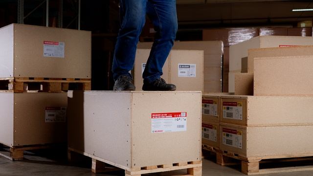 Упаковка тяжёлых станков на заводе BELMASH