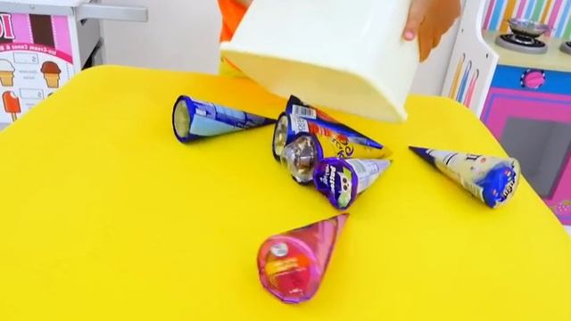 Ники как продавец мороженого!