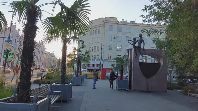 Пальмы в городе .Памятник Адама и Евы.Красноярск