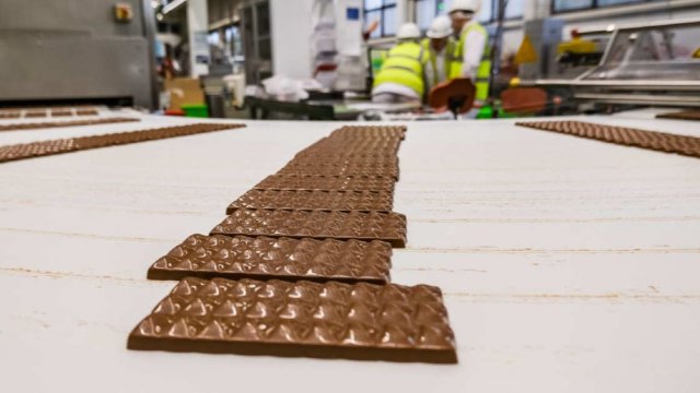 Новый ГОСТ: шоколадные плитки могут стать "менее шоколадными"