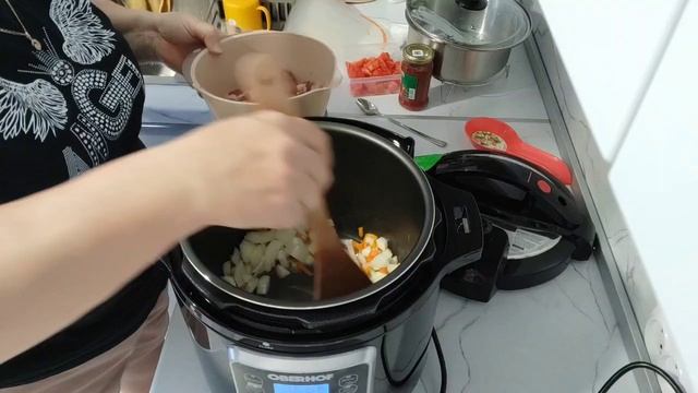 Мультиварка-скороварка OBERHOF.Натушила мясо , быстро и вкусно.