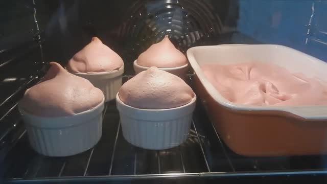 Рецепт.  Ягодное вкусное сладкое суфле. из любых ягод.