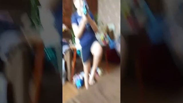 не заметила телефон и заметила в конце видео 2 часть.