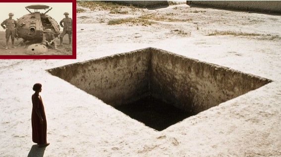 В пустыне образовался провал ведущий к древней установке