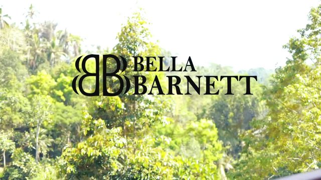 С такой красоткой хоть куда. 18+. Эротика