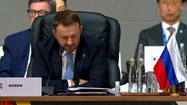 Орешкин раскрыл, как деньги, отправляемые на Украину, возвращаются на Запад.