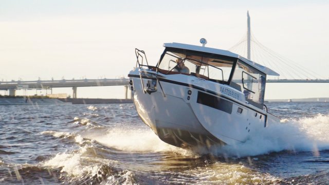 Две каюты и салон - обзор катера Searene 745. Сделано в России