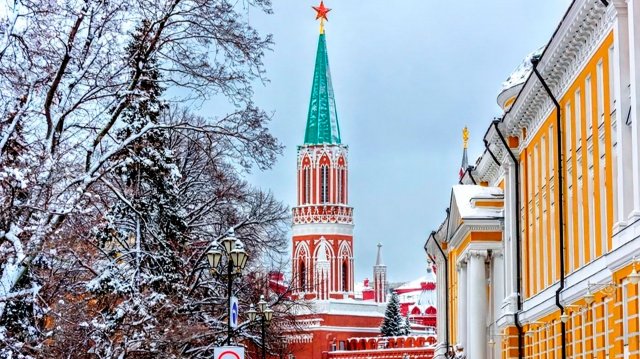 Сильный снегопад обрушился на Москву этой ночью