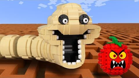 Остерегайтесь ГОЛОДНОГО ЧЕРВЯКА ROBLOX, заблудившегося в лабиринте Garry Mod Гигантское существо