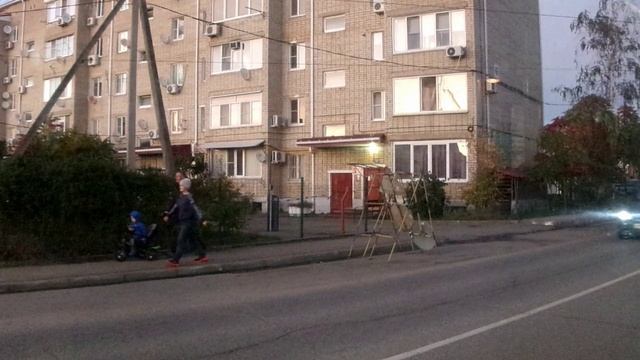 Прокатимся  по вечернему городу Горячий  Ключ. Краснодарского края... исп.неизв. Горячий Ключ..