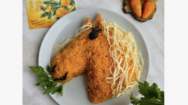 Рецепт вкусного новогоднего салата 2026 года! Салат в виде Лошади на праздничный стол