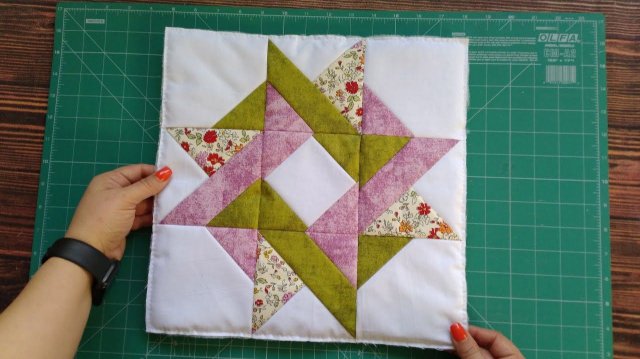 Красивый блок «Звезда» с простыми четверть-квадратными треугольниками