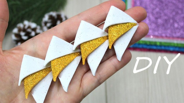 Мастер-класс новогодней игрушки из глиттерного фоамирана