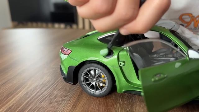Марк распаковывает реалистичные автомобили 1_18 – полная коллекция из 5 серий