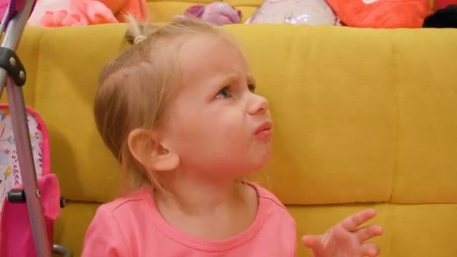 Весёлые приключения с яркими игрушками для детей