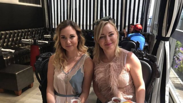 Я смотрю в зеркала, в себе уверена!