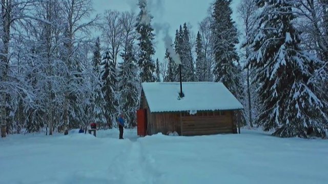 Открытие сезона: хариус, первый лёд и незапланированное купание.