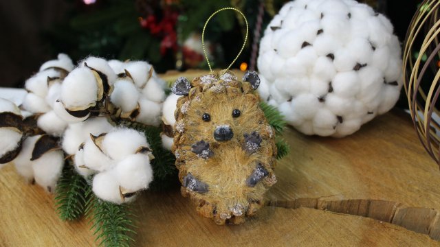 Ёлочная игрушка "Ёжик" своими руками