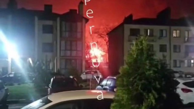 Появились кадры атаки БПЛА на Таганрог. Есть погибшие. Новости сегодня. 25.11.2025