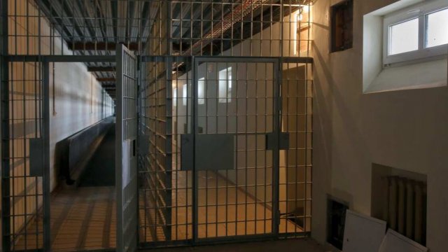 Осужденный плеснул кислотой в лицо начальнику колонии в Калужской области