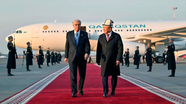 Токаев прибыл в Кыргызстан для участия в заседании СКБ ОДКБ